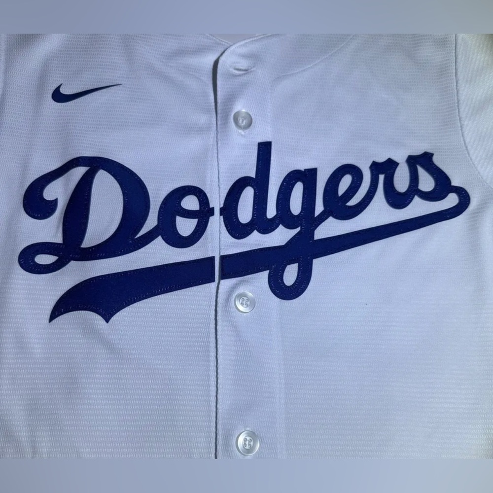 Nike MLB Los Angeles Dodgers Cody Bellinger #35 White Jersey. Youth Size - Picture 3 of 7